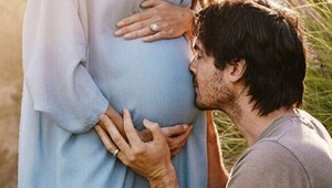 Jeden z najkrajších párov Hollywoodu privítal na svet bábätko