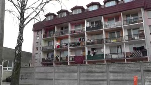 S nožom v ruke zaútočila na svojho priateľa. Ženu predviedli pred súd