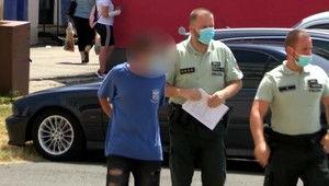 Sexuálneho násilia sa dopustil na matke svojich detí. Dcéra sa ho pokúšala zastaviť