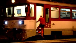 Panika v nočnom vlaku. Vzduchom sa šírila neznáma látka