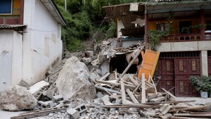 Zemetrasenie v Pakistane zabilo vyše 200 ľudí