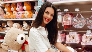 Skoncovej letné šaty idú na dračku: Tento biely kúsok chcú mať ženy doma