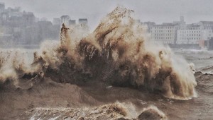 Tajfún Lekima si vyžiadal 13 obetí, viac ako milión ľudí museli evakuovať