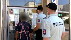 Pre mobil a 20 eur útočník v Humennom brutálne dokopal muža. O jeho osude rozhodoval súd