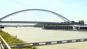 Loďou do roboty? V Bratislave by mal začať premávať Dunajbus