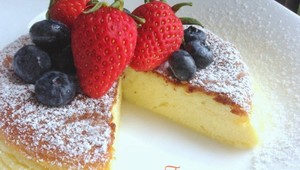 Famózny a extra rýchly: Tento koláč iba z 3 surovín vám okamžite zmizne zo stola