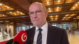 Ďalším politikom, ktorý odchádza z vlády, je Rastislav Káčer