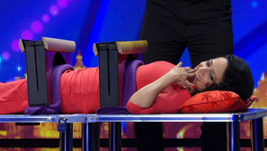 Bílá na tri časti: Kúzelník Dušan Cápa opäť pobavil svojimi trikmi, nezabudol ani na asistenta Jakuba