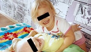 Synčeka vyhladovala na smrť. Nevedela, že deti môžu zomrieť