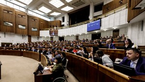 Poslanci pokračovali v rozprave o konsolidačnom balíku