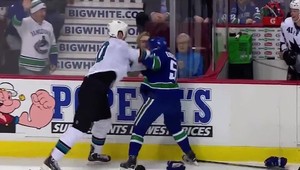 Tomu sa povie odvaha! Drobček Dorsett vyzval do bitky obra Scotta