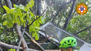 Pri páde lanovky zahynuli štyria ľudia, jeden bojuje o život