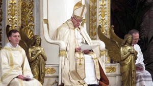 Pápež František sa ospravedlnil za prenasledovanie kresťanov katolíkmi