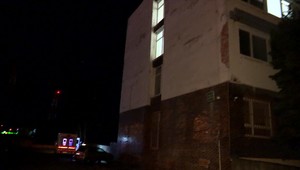 Muž, ktorý vyskočil z okna budovy polície má na krku ďalšie obvinenia