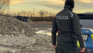 V Petržalke našli mŕtveho mladého muža iba v ponožkách