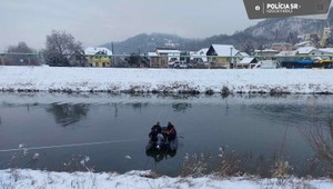 Z rieky vytiahli mužské telo. Polícia zisťuje, či patrí nezvestnému tínedžerovi