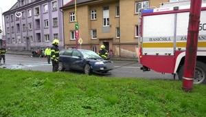 Zvuk nárazu zobudil celé sídlisko. Ružomberok ochromila hromadná nehoda piatich áut