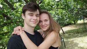 Z Gregora a Sáry už jsou profi řidiči: Kdo z nich má za sebou delší trasu?