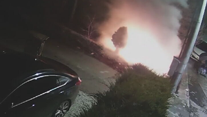 Séria požiarov kontajnerov v Komárne pokračuje, páchateľa zachytila kamera