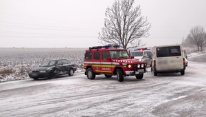 ONLINE: Počasie komplikuje dopravu na Slovensku. Od rána hlásia desiatky nehôd