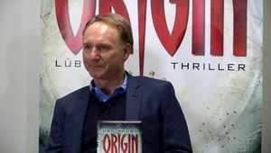 Dan Brown hovorí, ako bude vyzerať svet bez náboženstva. Verí tiež, že na svete je viac dobra ako zla