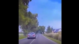 VIDEO: Policajt mimo služby prichytil opitú vodičku, išla zo svadby