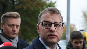 Obvinený poslanec Romanowski dostal azyl v Maďarsku. Poľsko hovorí o porušení zásad EÚ