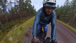 3 700 kilometrov pre dobrú vec. Cyklista zo Slovenska motivuje chlapca s rázštepom chrbtice