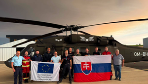 Slovenskí hasiči už stoja po boku francúzskych kolegov. Spoločne budú bojovať s požiarmi