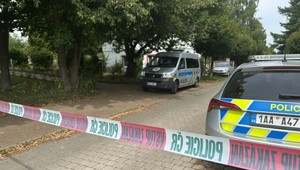 Tragédia v Prahe: Žena mala pobodať svoju 15-ročnú dcéru, následne sa pokúsila o samovraždu