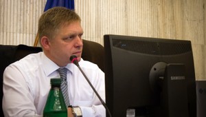 Mimoriadna schôdza na odvolávanie Fica bude v sobotu večer