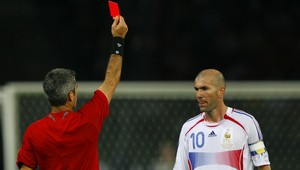 Pred 14 rokmi sa Zidane škaredo rozlúčil s kariérou