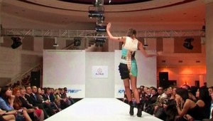 Po opici? Modelky sa potácali po móle