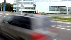 Vodičku oslepilo slnko, zrazila ženu (40) na priechode