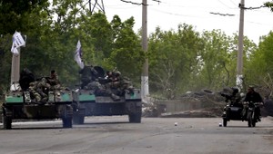 Strety v Slavjansku pokračujú, povstalci zostrelili vrtuľník