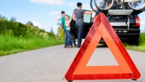 K nehodám bez zranení už nebude treba volať políciu. V zahraničí však platia iné pravidlá