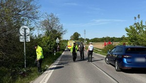 Cyklista vbehol do cesty motorkárovi. Zrážka skončila tragicky