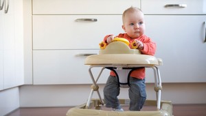 Detské chodítka dostanú zákaz v ďalšej krajine, ortopédi jasajú