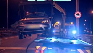 Vodič (39) na Prístavnom moste narazil do zvodidiel, nafúkal 3 promile