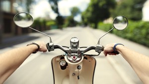 Britský motocyklista mal po dopravnej nehode 9-dňovú erekciu