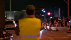 VIDEO: E- karanténa a situácia na bratislavskom hraničnom priechode. Takto to vyzeralo počas noci i dňa