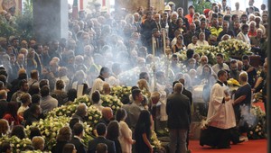 V Janove pochovali 18 obetí. Ich počet medzitým vzrástol na 42