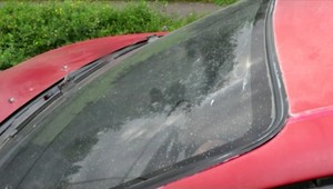 Ľudia si našli bodkované autá, poškodených áut je tridsaťpäť