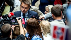 Ficovláda získa ďalšie milióny € navyše. Z daní, sľubuje cesty...