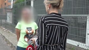 Muž uväznil ženu v úložnom priestore postele. Zviazal ju, no podarilo sa jej vyslobodiť