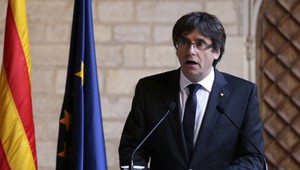 Katalánsky expremiér Puigdemont a ďalší štyria ministri sú vo väzbe