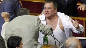 Bitka na päste v parlamente! Krčmy môžu závidieť...