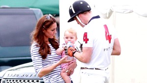 Princ George je celý po ockovi. Páči sa mu pólo