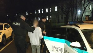 Muža obvinili z vraždy dôchodcu, okresný súd ho vzal do väzby