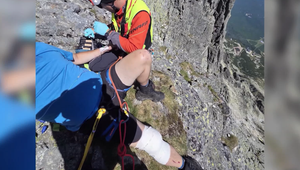 Dráma v Tatrách: Horolezca zranila uvoľnená skala, zachránila ho spolupráca tímov